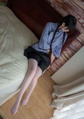 娇妻丁子裤公交车被在线观看