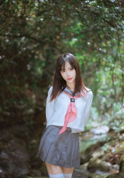 变成黑皮肤女孩和朋友在一起