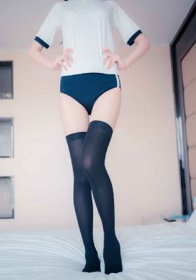 教室里调教大乳奶牛老师