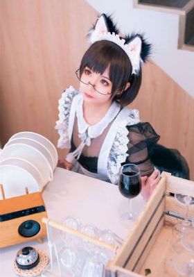 揉捏她饱满的双乳呻吟视频