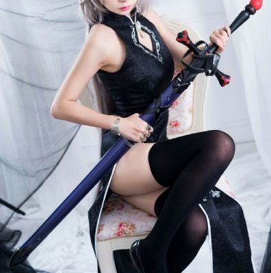 一边亲着一面膜下奶